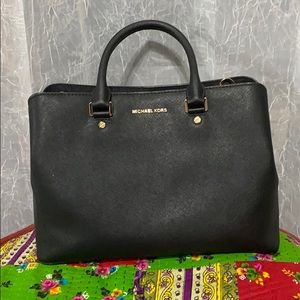 Michael Kors Medium Savannah Satchel